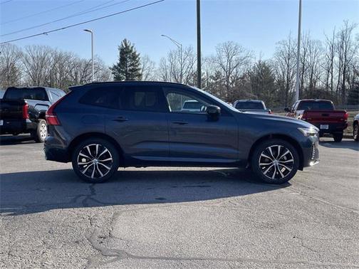 2024 Volvo XC60 B5 Plus Dark Theme