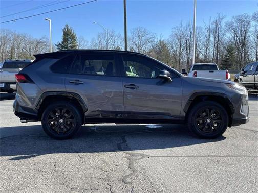 2022 Toyota RAV4 Hybrid SE