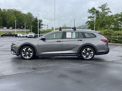 Smoked Pearl Metallic 2018 Buick Regal TourX Essence