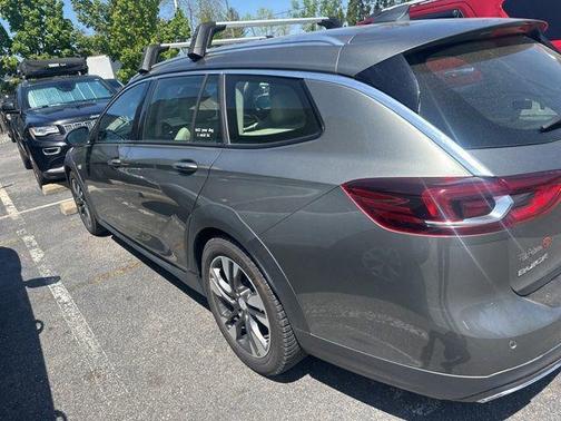 Smoked Pearl Metallic 2018 Buick Regal TourX Essence