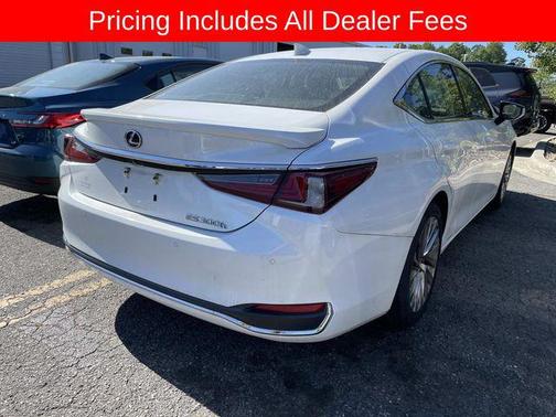 Eminent White Pearl 2019 Lexus ES 300h Luxury