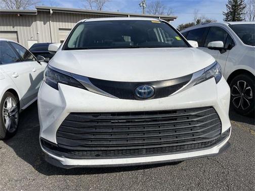 2022 Toyota Sienna LE