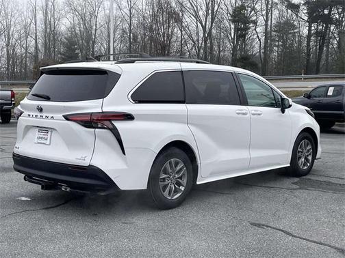 2022 Toyota Sienna LE