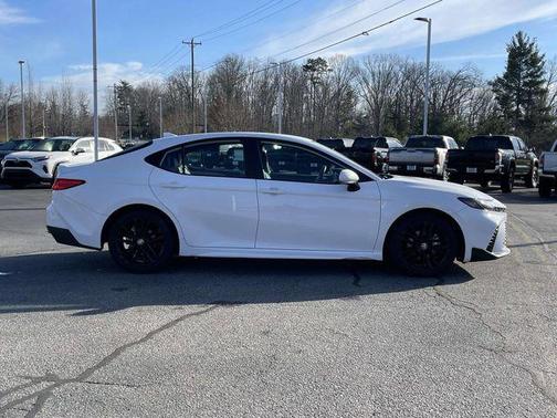 Ice Cap 2025 Toyota Camry SE