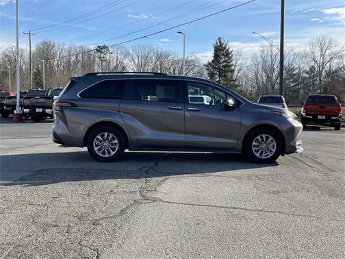 2022 Toyota Sienna XLE