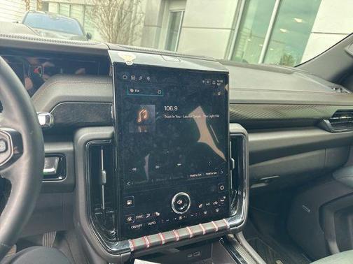 2025 GMC Yukon 4WD AT4