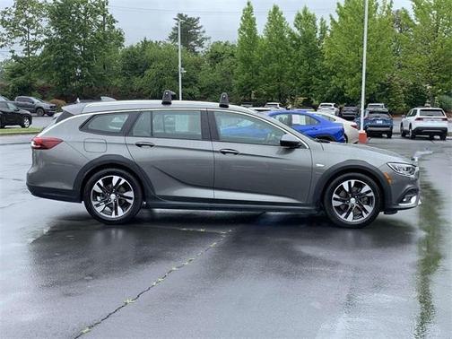 2018 Buick Regal TourX Essence