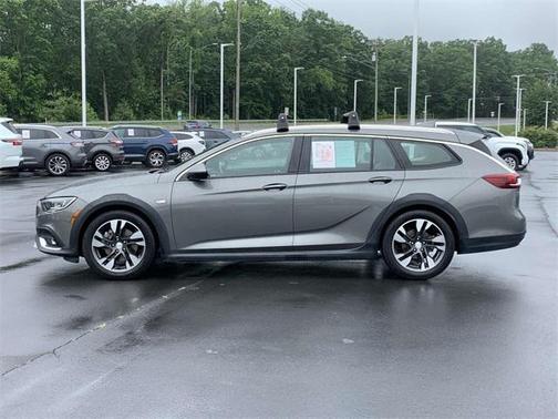 2018 Buick Regal TourX Essence