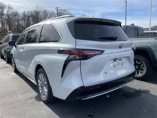 2024 Toyota Sienna Platinum