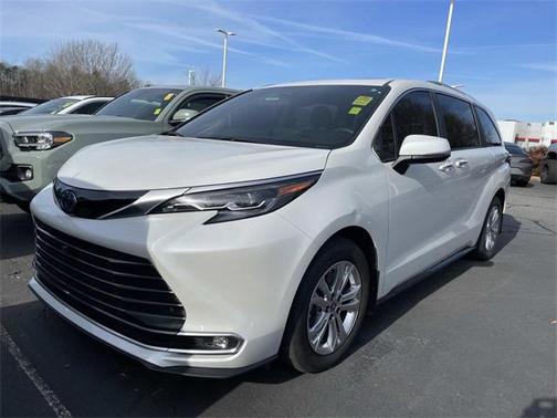 2024 Toyota Sienna Platinum