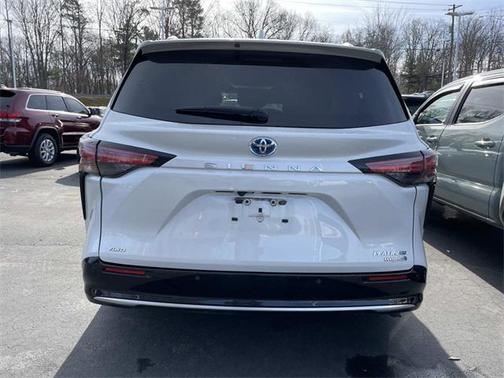 2024 Toyota Sienna Platinum