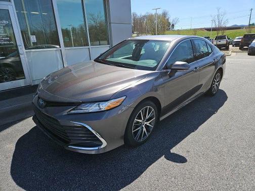 2022 Toyota Camry Hybrid XLE