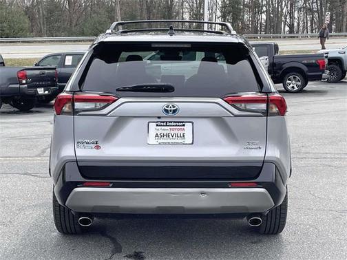2022 Toyota RAV4 Hybrid SE