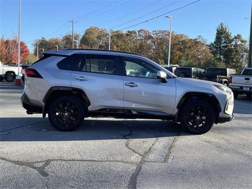 2022 Toyota RAV4 Hybrid SE