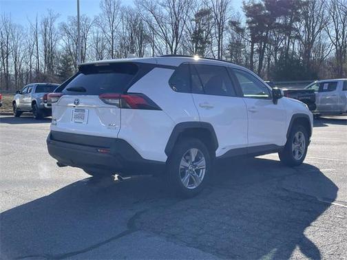 2022 Toyota RAV4 Hybrid XLE