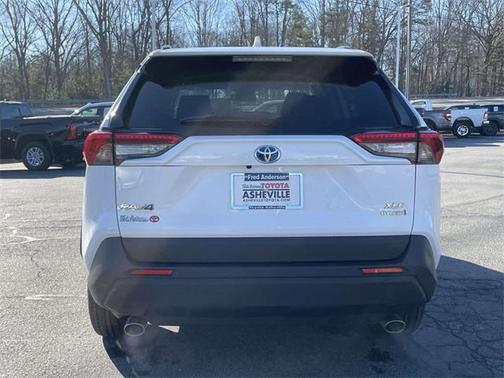 2022 Toyota RAV4 Hybrid XLE