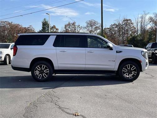 2022 GMC Yukon XL 4WD AT4