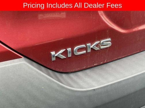 Cayenne Red Metallic 2019 Nissan Kicks SV