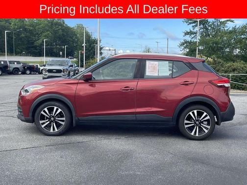 Cayenne Red Metallic 2019 Nissan Kicks SV