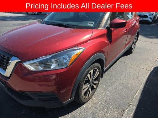 Cayenne Red Metallic 2019 Nissan Kicks SV