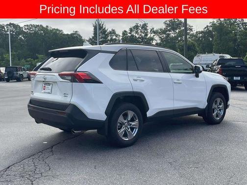 Ice Cap 2024 Toyota RAV4 XLE