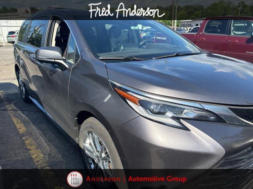 2022 Toyota Sienna Platinum 7 Passenger