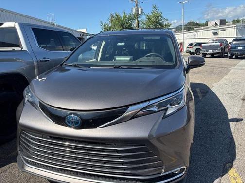 2022 Toyota Sienna Platinum 7 Passenger