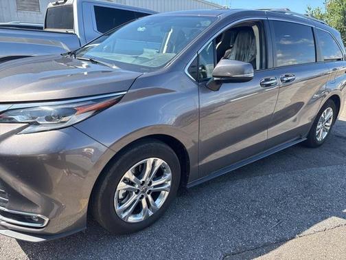2022 Toyota Sienna Platinum 7 Passenger