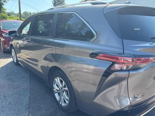 2022 Toyota Sienna Platinum 7 Passenger