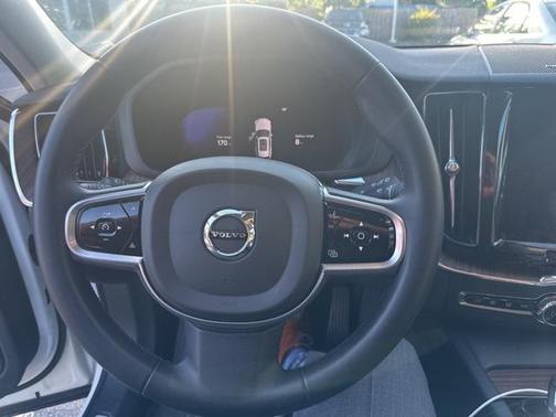 2023 Volvo XC60 Recharge Plug-In Hybrid T8 Plus Dark Theme