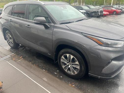 2025 Toyota Highlander Hybrid XLE