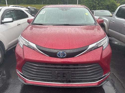 2023 Toyota Sienna XLE 8 Passenger