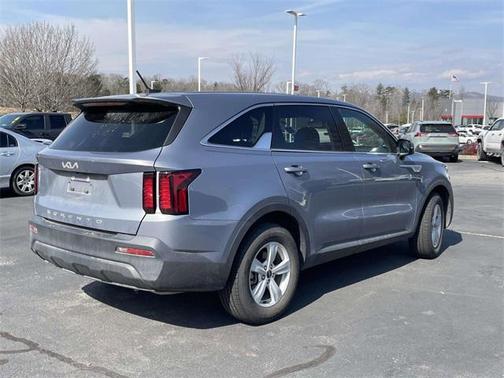 2022 Kia Sorento LX