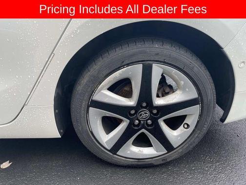 Blizzard Pearl 2017 Toyota Prius Three Touring