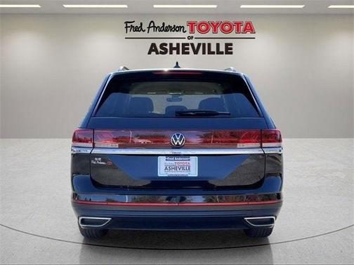 2024 Volkswagen Atlas 2.0T SE