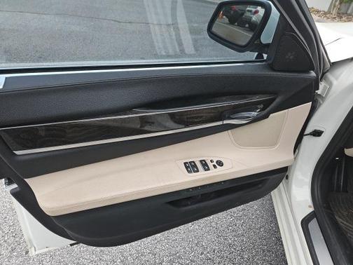2012 BMW 740 740i