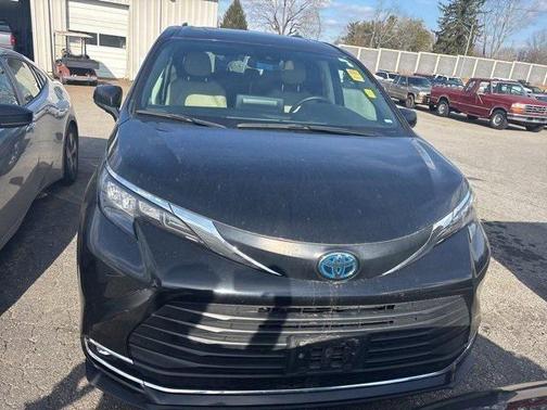 2024 Toyota Sienna XLE