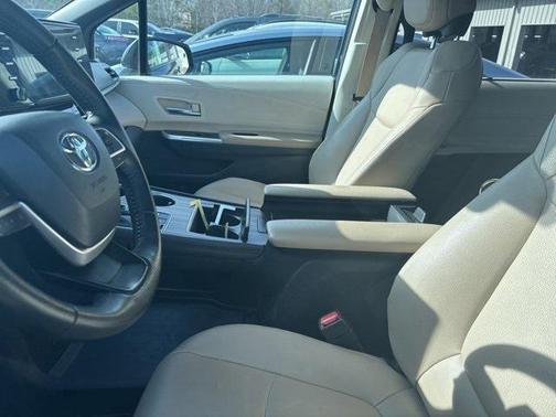 2024 Toyota Sienna XLE