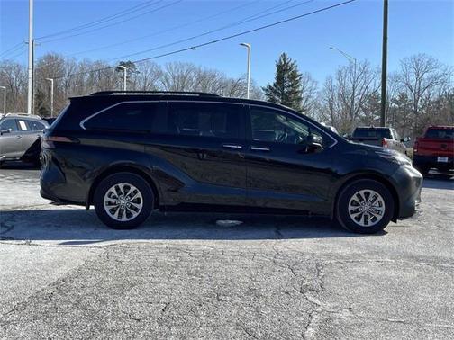 2025 Toyota Sienna XLE