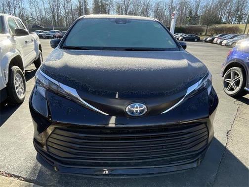 2025 Toyota Sienna XLE