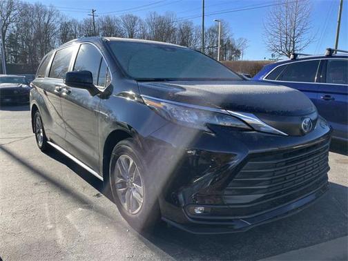 2025 Toyota Sienna XLE