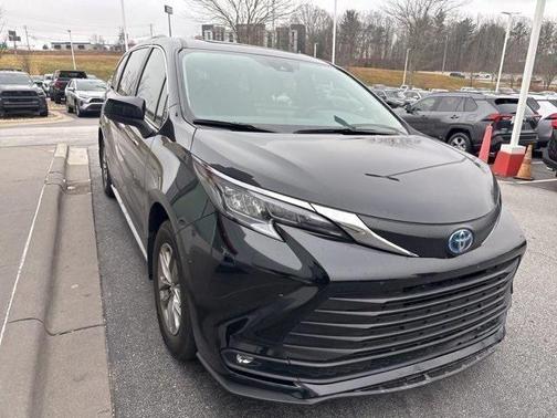 2025 Toyota Sienna XLE