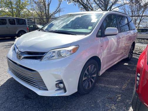 2018 Toyota Sienna XLE