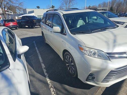 2018 Toyota Sienna XLE
