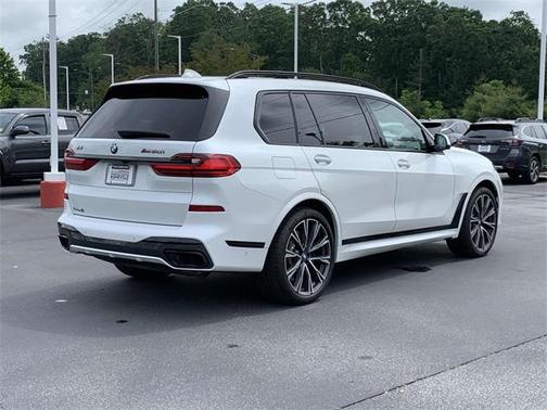 2022 BMW X7 M50i