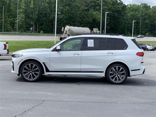 2022 BMW X7 M50i