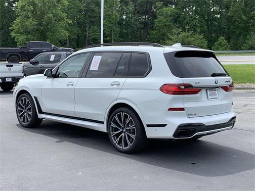 2022 BMW X7 M50i