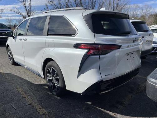 2025 Toyota Sienna Platinum