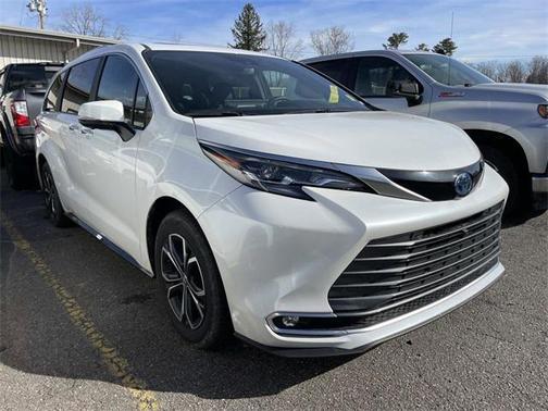 2025 Toyota Sienna Platinum