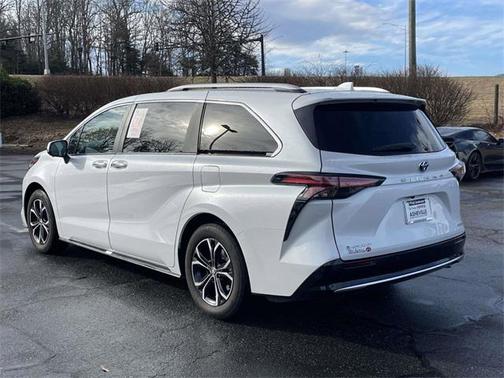 2025 Toyota Sienna Platinum
